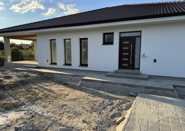 Aw-real ponúka na predaj 4izbovú bytovú jednotku (sucast dvojdomu )v štandarde vo Velkom Mederi