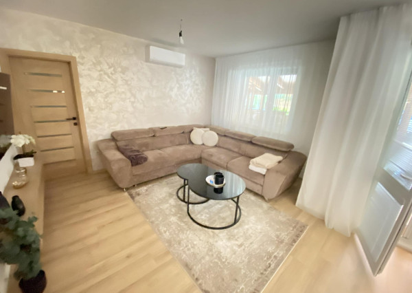 Predám priestranný  3 izbový  byt s veľkou terasou a možnosťou kúpy garáže v Dunajskej Strede alebo majiteľ je otvorený aj výmene za iný dom v okruhu 15 km od DS