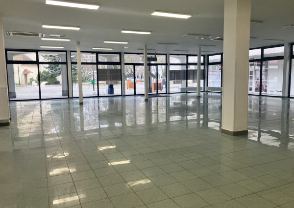 0911 234 656 Prenájom obchodný priestor v centre mesta