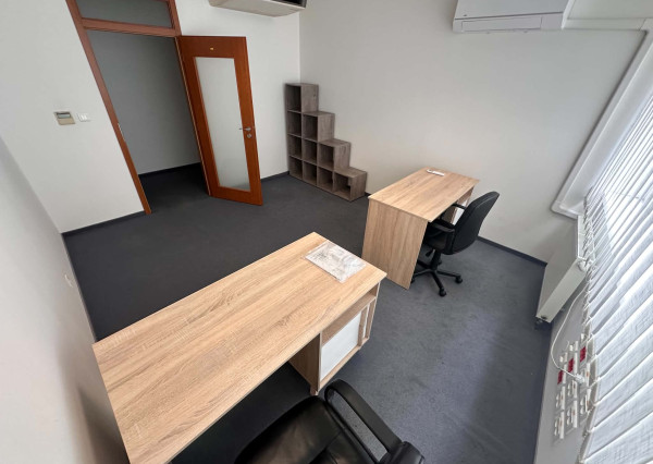 Na prenájom samostatná kancelária v centre Dunajskej Stredy  - 15,16 m2