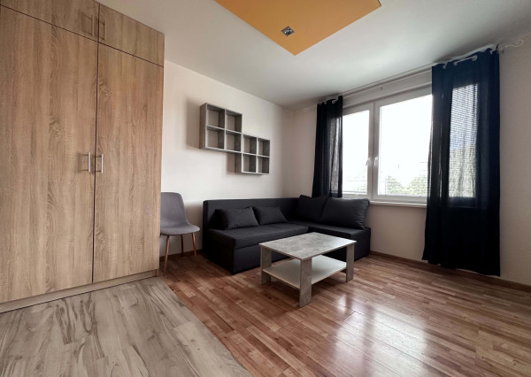 ☎️0918197701  Na prenájom 1 izbový byt v centre mesta Dunajská Streda na Vámbéryho Námestí