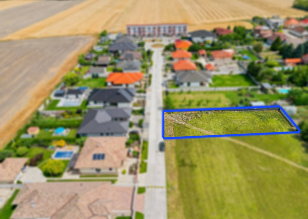 Stavebný pozemok v novej štvrti obce Ohrady – 969 m²