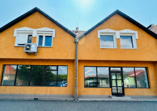 ☎️0918197701 NA PREDAJ   Multifunkčný obchodný priestor (350 m²) na frekventovanej ulici vo Veľkom Mederi