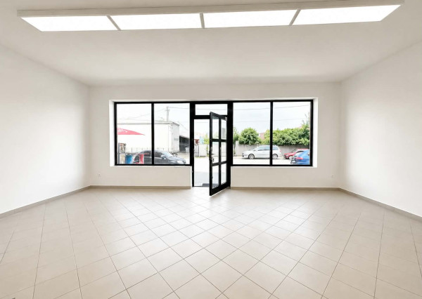 ☎️0918197701  NA PRENÁJOM   Multifunkčný obchodný priestor (350 m²) na frekventovanej ulici vo Veľkom Mederi