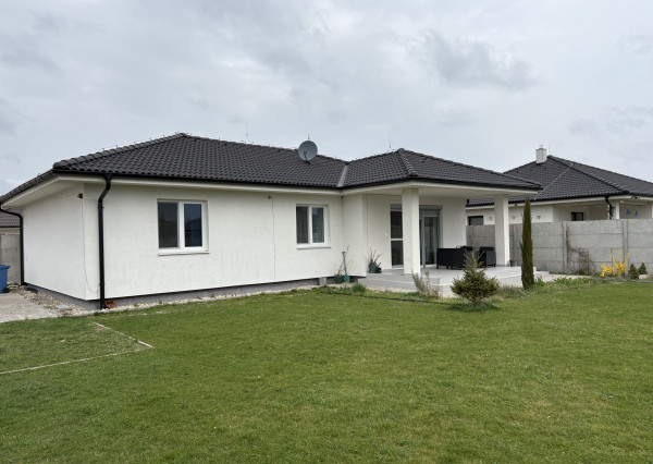 ☎️0917656551📞 Prenájom od 1.9. 2026:  Pekný, moderný 3-izbový rodinný dom v Dunajskej Strede